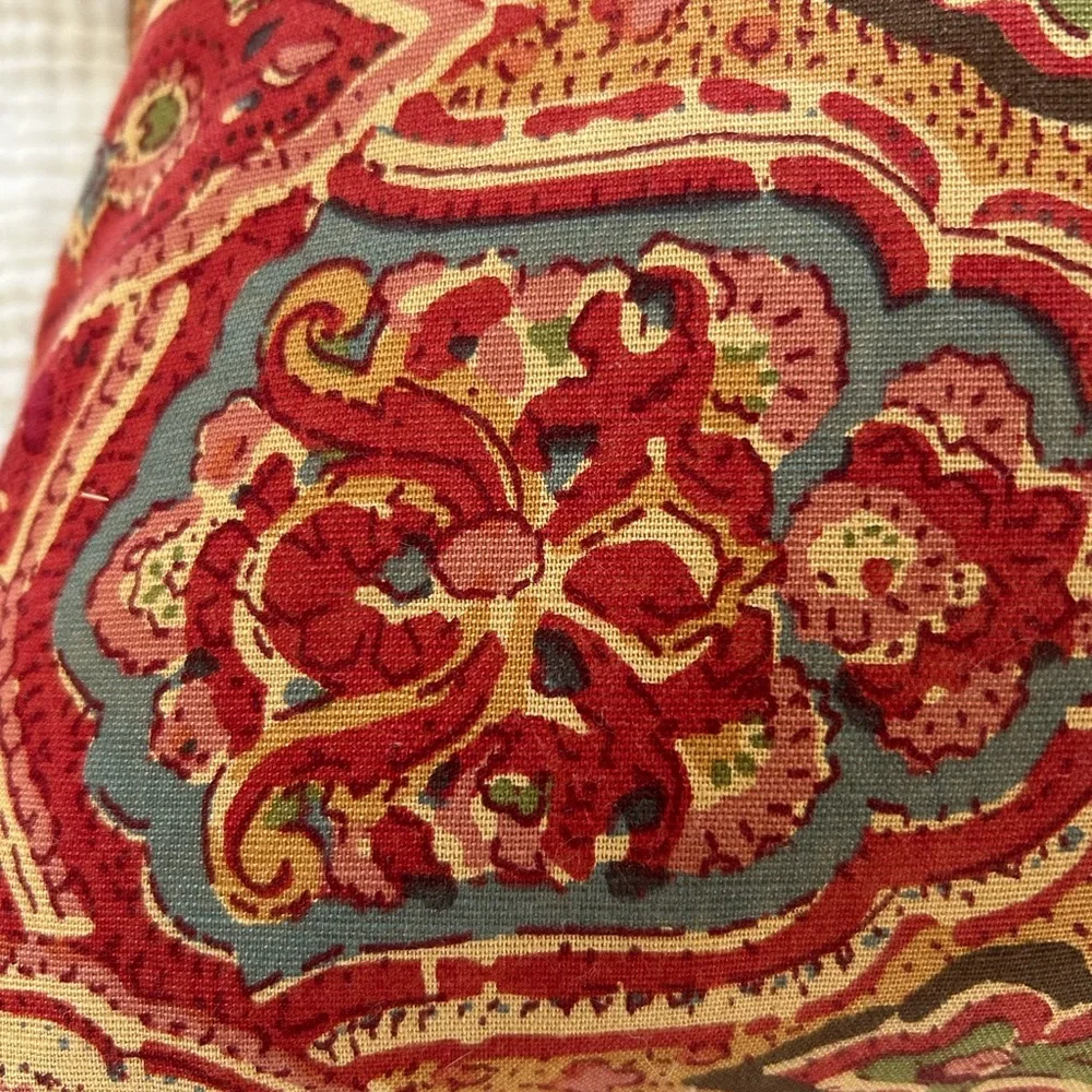 NWT Pottery Barn Red Alice Paisley Pillow Cover With Pottery Barn Insert. 16x26”